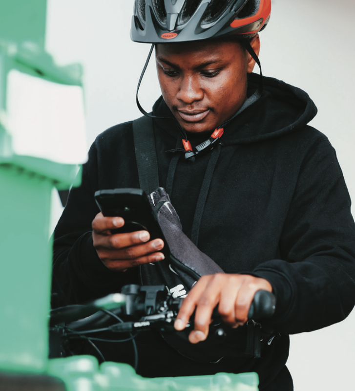 Coursier à vélo au travail